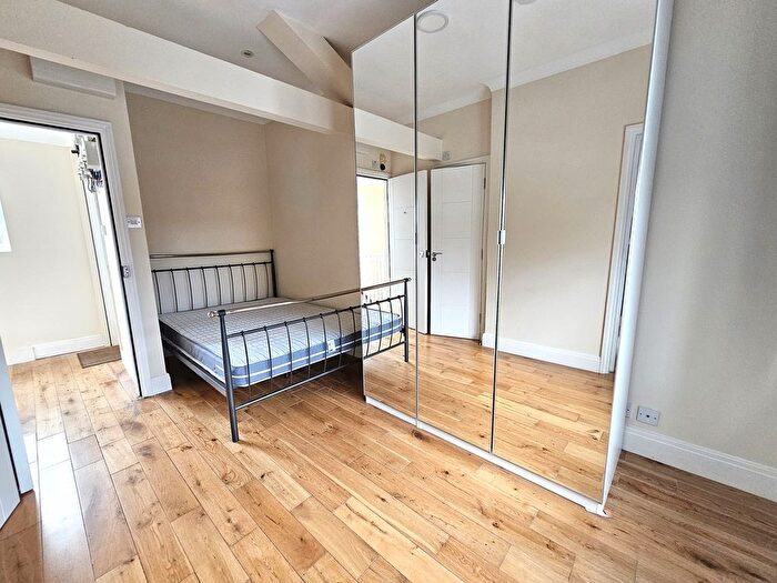 1 Bedroom Studio To Rent In Bilton Road, Perivale, Greenford, UB6