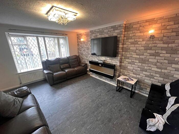 4 Bedroom Detached House For Sale In Norwood Road, Huddersfield, HD2