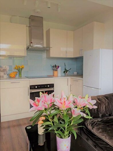 2 Bedroom Property To Rent In Ridgehurst Avenue, Leavesden, Watford, WD25