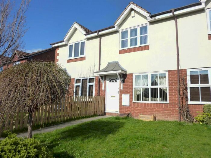 2 Bedroom Town House To Rent In Cornfield, Dewsbury, WF13
