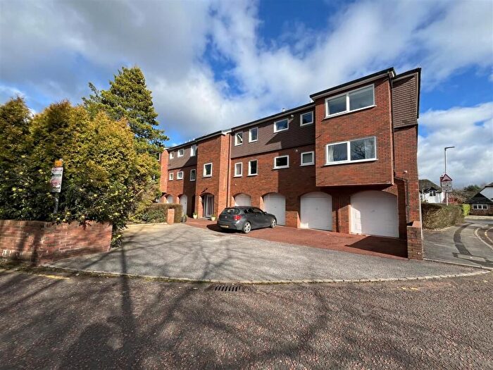 2 Bedroom Flat To Rent In Green Hall Mews, Wilmslow, SK9