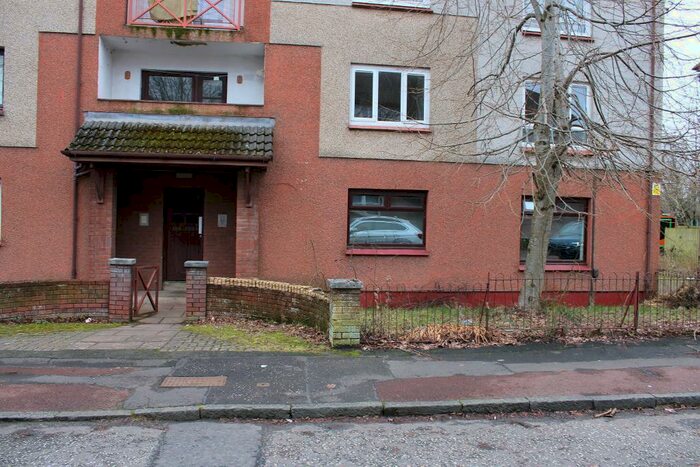 2 Bedroom Flat To Rent In Dalriada Crescent, Motherwell, Glasgow, ML1