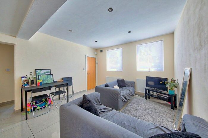 3 Bedroom Flat To Rent In Furmage Street, Earlsfield SW18