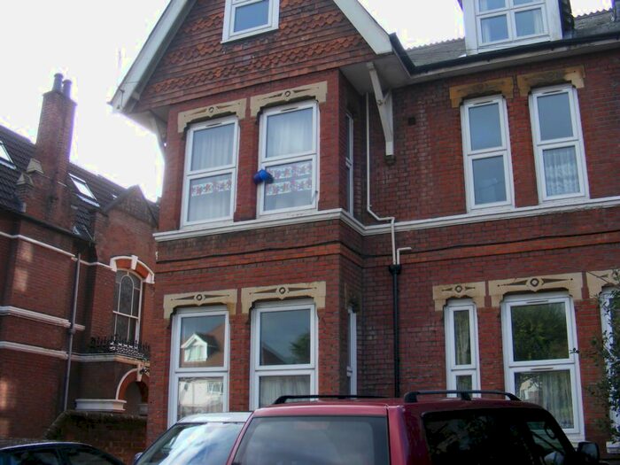 9 Bedroom End Of Terrace House To Rent In Brookvale Road, Southampton, SO17