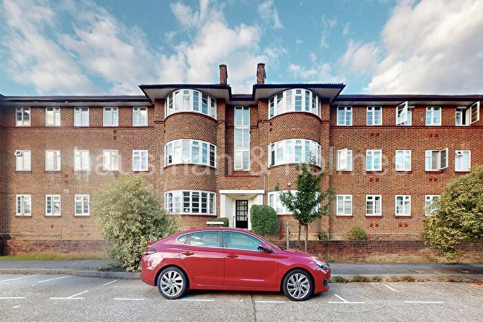 3 Bedroom Flat For Sale In Beaufort Park, NW11