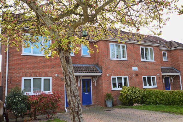 3 Bedroom Semi-Detached House To Rent In Mead Terrace, Havant, PO9