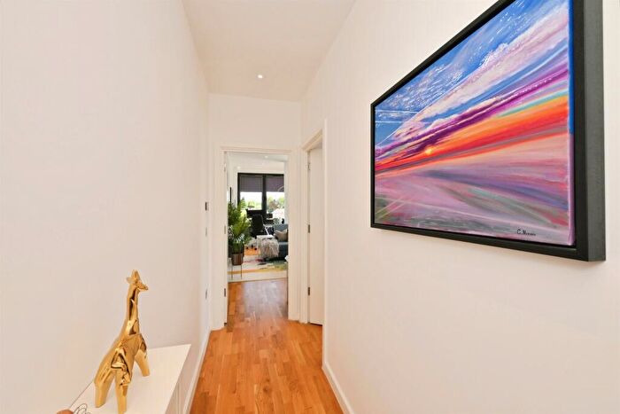1 Bedroom Flat For Sale In High Road, Broxbourne, EN10