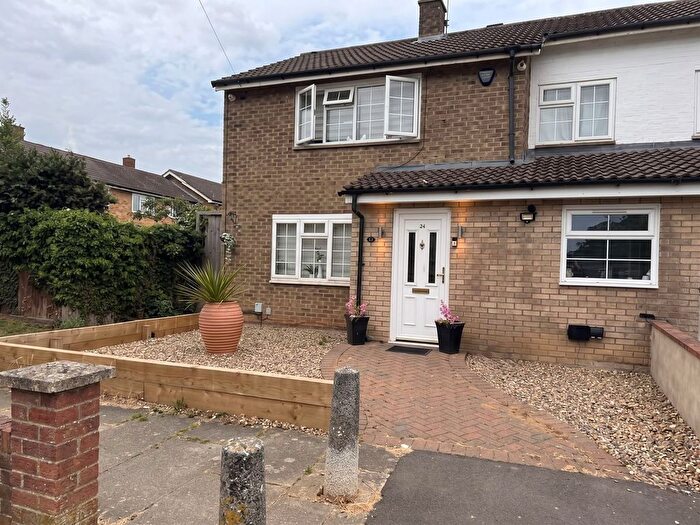 3 Bedroom Semi-Detached House For Sale In Forest Row, Stevenage, SG2