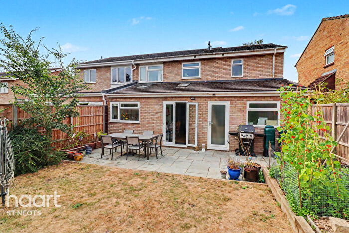 4 Bedroom Semi-Detached House For Sale In Grenville Way, Eaton Socon, PE19