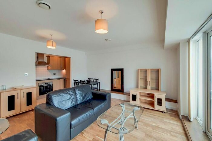 2 Bedroom Flat To Rent In Greens End, Woolwich, London, SE18