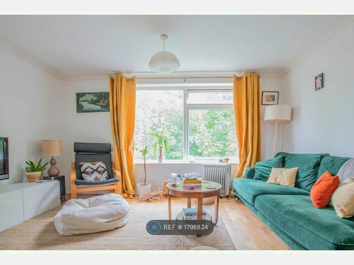 2 Bedroom Flat To Rent In Rawdon Drive, Hoddesdon, EN11