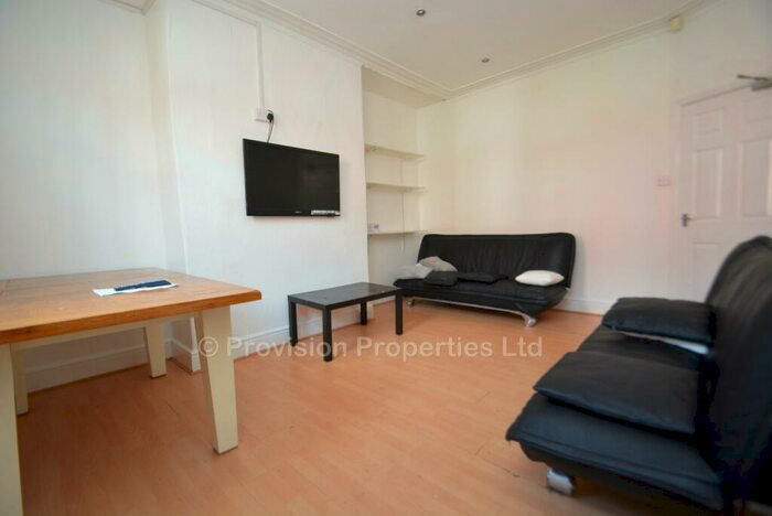 6 Bedroom Terraced House To Rent In Welton Mount, Hyde Park, Leeds, LS6