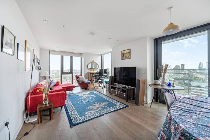 2 Bedroom Flat For Sale In St Gabriel Walk, Elephant And Castle, London, SE1