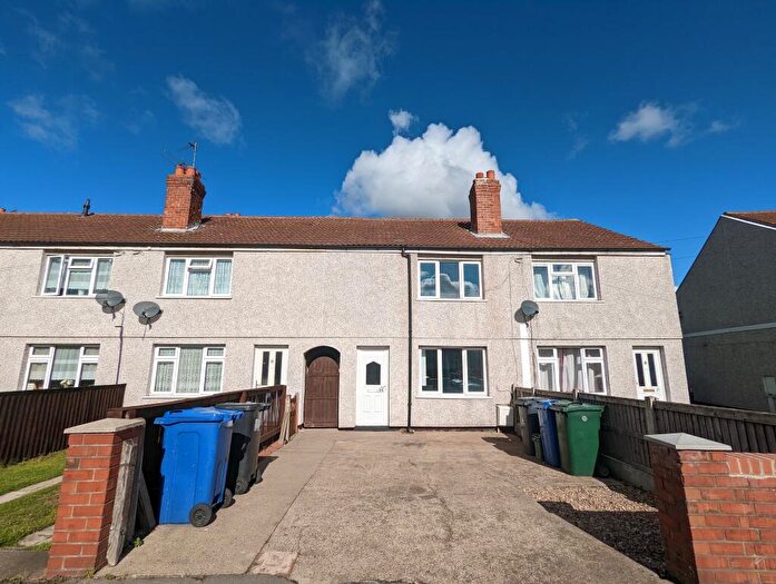 3 Bedroom House To Rent In The Crescent, Dunscroft, Doncaster, DN7