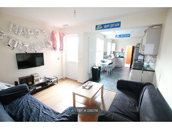 6 Bedroom Terraced House To Rent In Norris Road, Reading, RG6