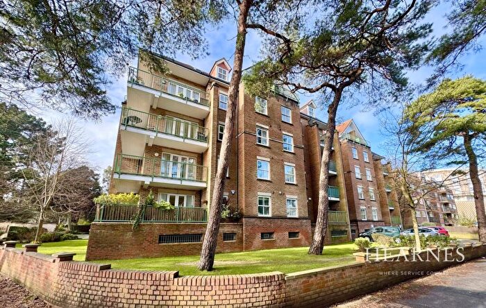 2 Bedroom Apartment For Sale In Gervis Road, East Cliff, Bournemouth, BH1
