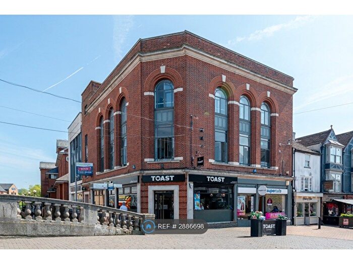 1 Bedroom Flat To Rent In Moulsham St, Chelmsford, CM2