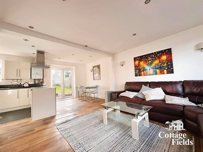 4 Bedroom Property To Rent In Doubleday Road, Loughton, IG10