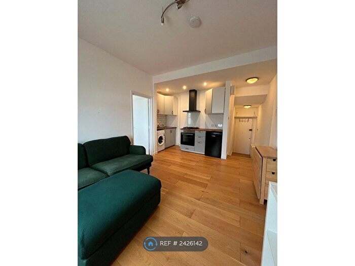 1 Bedroom Flat To Rent In Peckham High Street, London, SE15