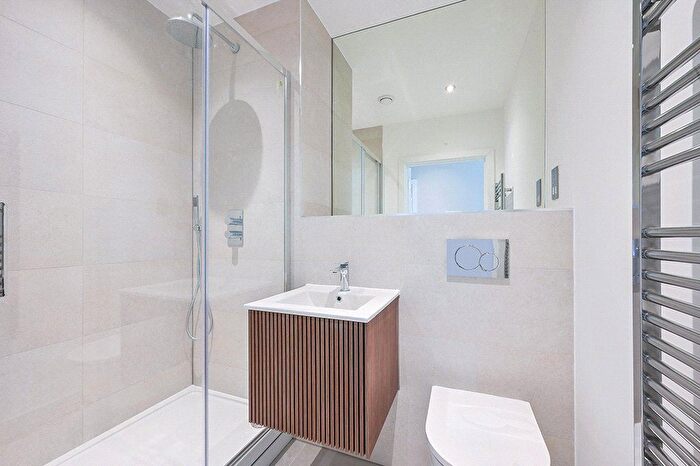 3 Bedroom Flat For Sale In Thornton Road, London, SW12