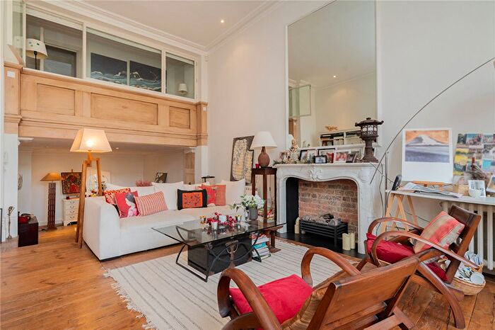 3 Bedroom Flat To Rent In Earl's Court Square, London, SW5