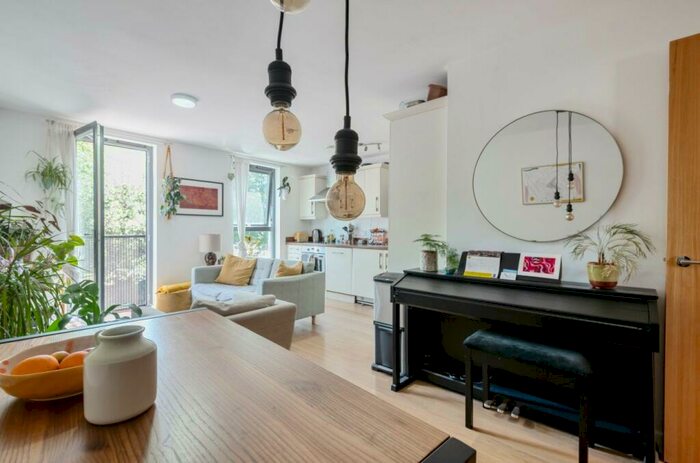 2 Bedroom Apartment To Rent In Reaston Street, London, SE14