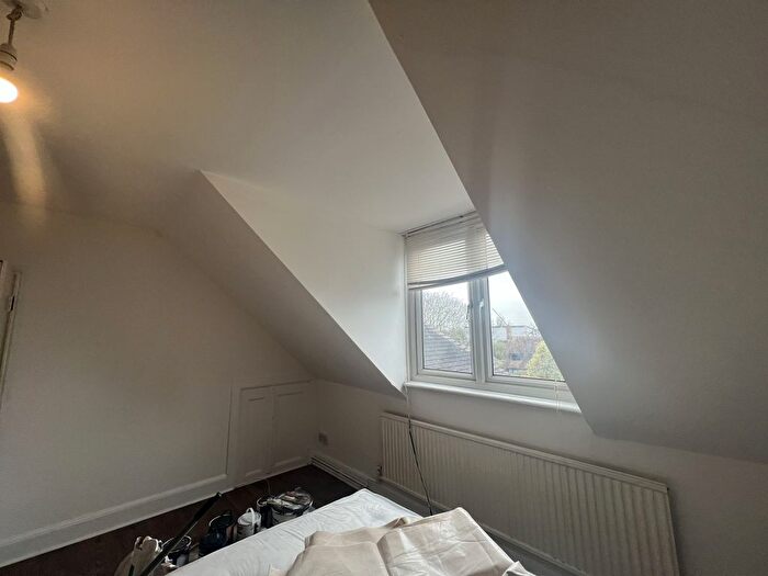 1 Bedroom Studio To Rent In Woodbourne Avenue, Streatham, London, SW16