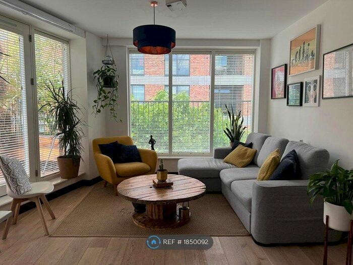 2 Bedroom Flat To Rent In Smeed Road, London, E3