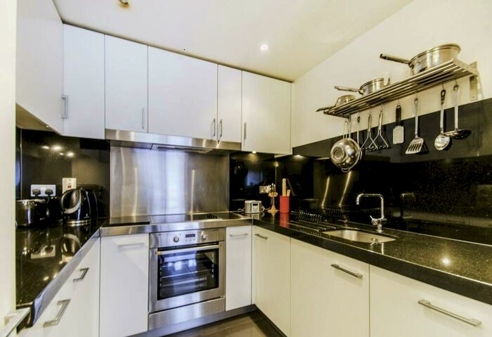 1 Bedroom Flat To Rent In New Providence Wharf, Canary Wharf, London, E14