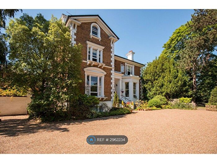 2 Bedroom Flat To Rent In Palace Road, East Molesey, KT8