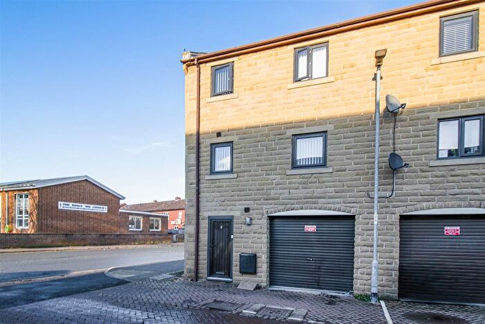2 Bedroom Town House For Sale In Old Church Street, Ossett, WF5