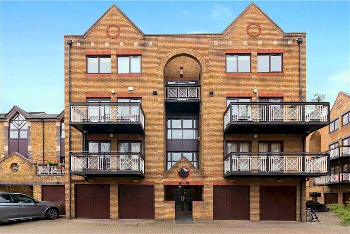 4 Bedroom Flat To Rent In Goodhart Place, London, E14