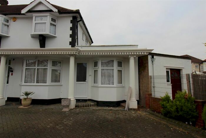 1 Bedroom Maisonette To Rent In Couchmore Avenue, Clayhall, Ilford, IG5