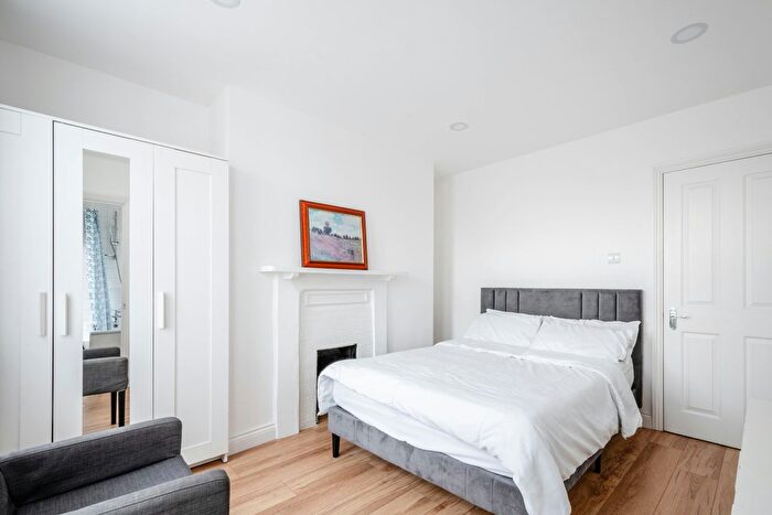 Town House To Rent In Flat, A Brick Lane, London, E1