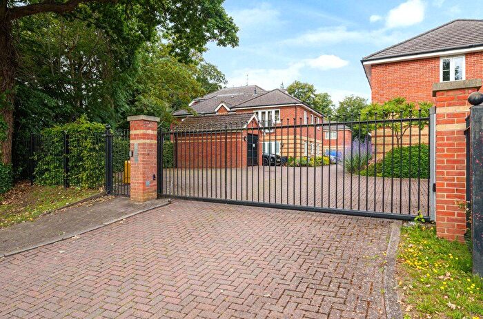2 Bedroom Flat For Sale In Netherby Gardens, Bracknell, Berkshire, RG12