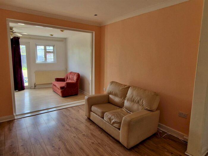 4 Bedroom Property To Rent In Maple Grove, Southall, UB1