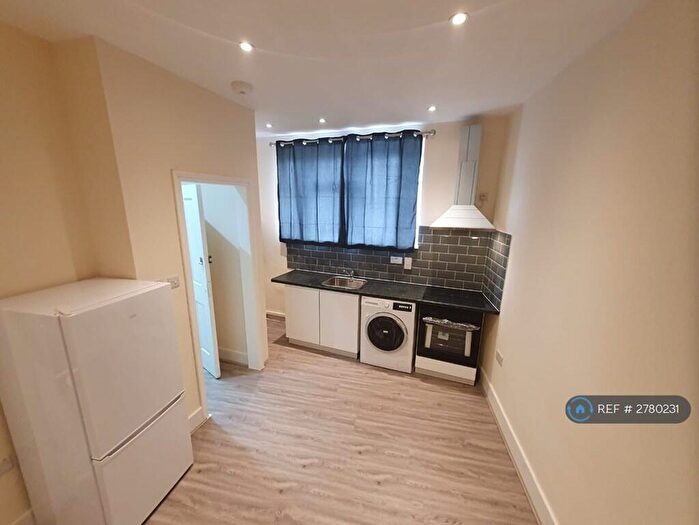 Studio To Rent In Station Road, London, NW10