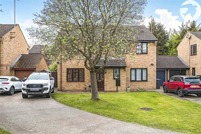 3 Bedroom Semi Detached House For Sale In Evans Close, Greenhithe, Kent, DA9