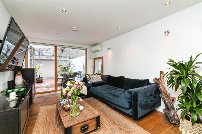 2 Bedroom Apartment For Sale In Mears Close, London, E1