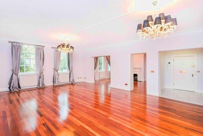 4 Bedroom Flat To Rent In St Mary Abbots Court, Warwick Gardens, Kensington, W14