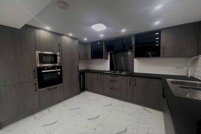 3 Bedroom Detached House To Rent In Roaring Gate Lane, Altrincham, WA15