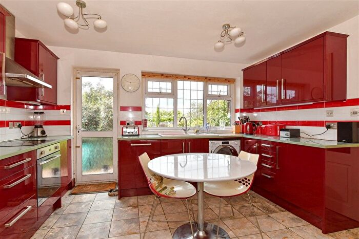 3 Bedroom Chalet For Sale In Rushetts Road, West Kingsdown, Sevenoaks, Kent, TN15