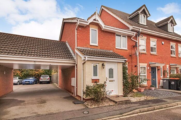 3 Bedroom End Of Terrace House For Sale In Armstrong Drive, Bedford, MK42