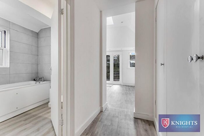 3 Bedroom End Of Terrace House For Sale In Gordon Road, Enfield, EN2