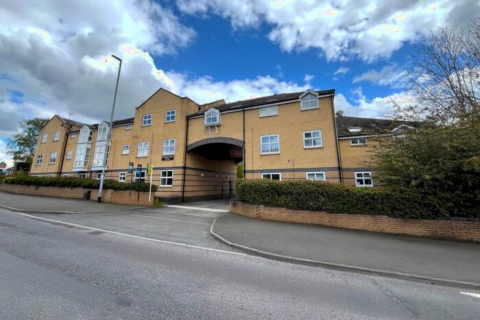2 Bedroom Flat For Sale In Grange Park Mews, Oakwood, Leeds, LS8