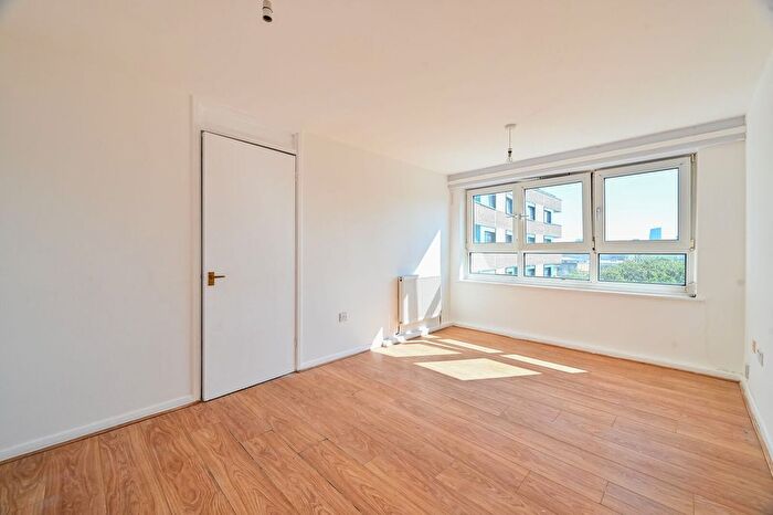 1 Bedroom Flat To Rent In Heylyn Square, Bow, London, E3