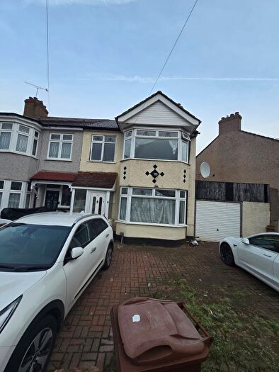 3 Bedroom Terraced House To Rent In Laurel Crescent, Romford, RM7