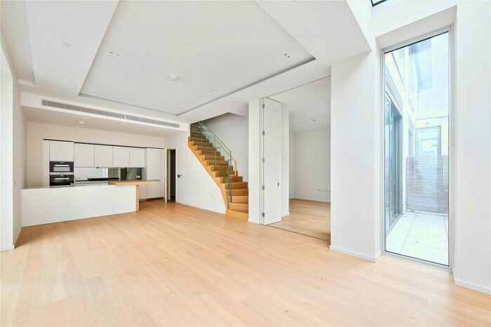 2 Bedroom Flat To Rent In Lillie Square, London, SW6