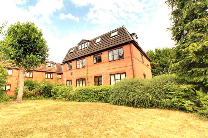 1 Bedroom Apartment For Sale In Gladbeck Way, Enfield, Middlesex, EN2