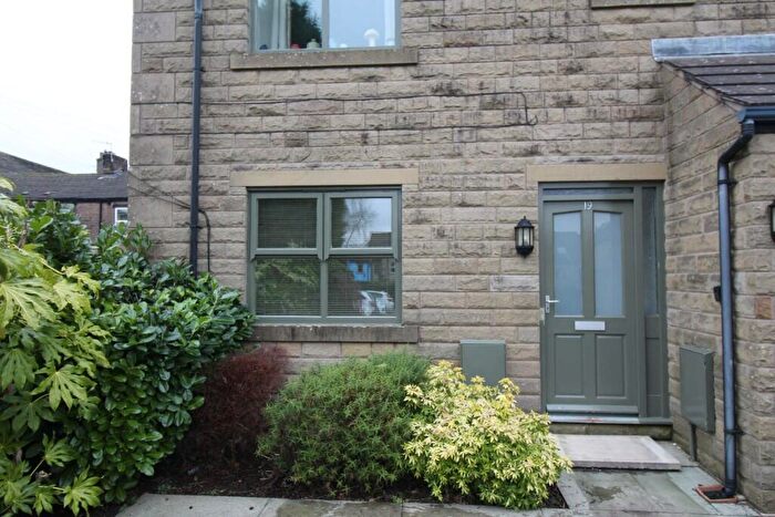 1 Bedroom Flat To Rent In Hayden Court, Glossop, Derbyshire, SK13